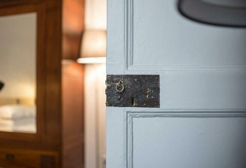 דירת חדר, Palazzo Melfi