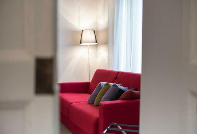 דירת חדר, Palazzo Melfi