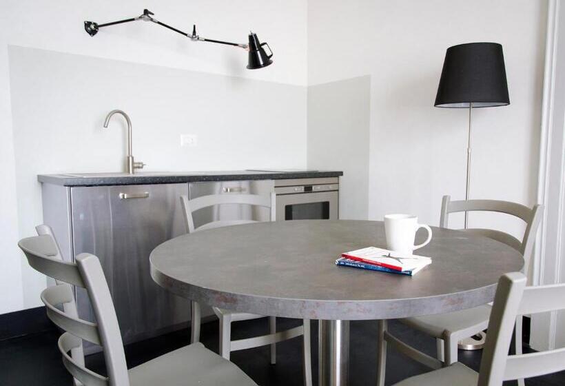 דירת חדר, Palazzo Melfi