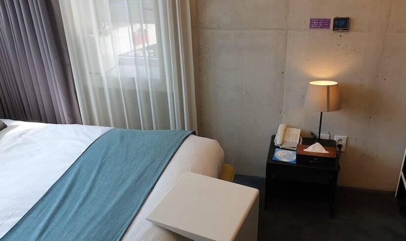 Büyük Çift Kişilik Yataklı Standart Oda, Cocomo