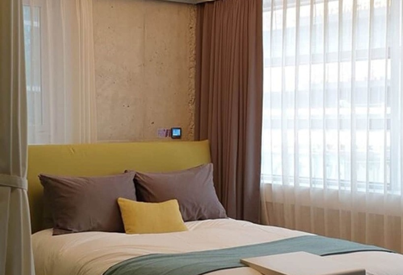 Büyük Çift Kişilik Yataklı Standart Oda, Cocomo