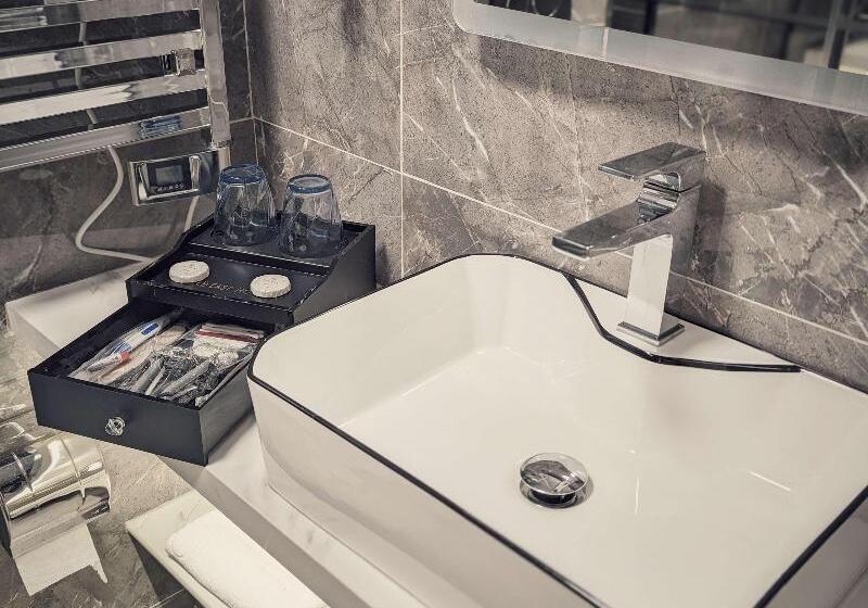 Büyük Çift Kişilik Yataklı Standart Oda, Cocomo