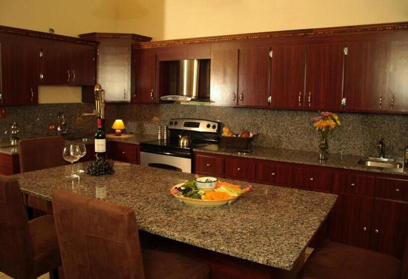 سوئیت پرزیدنت, Fortaleza Suites Old San Juan