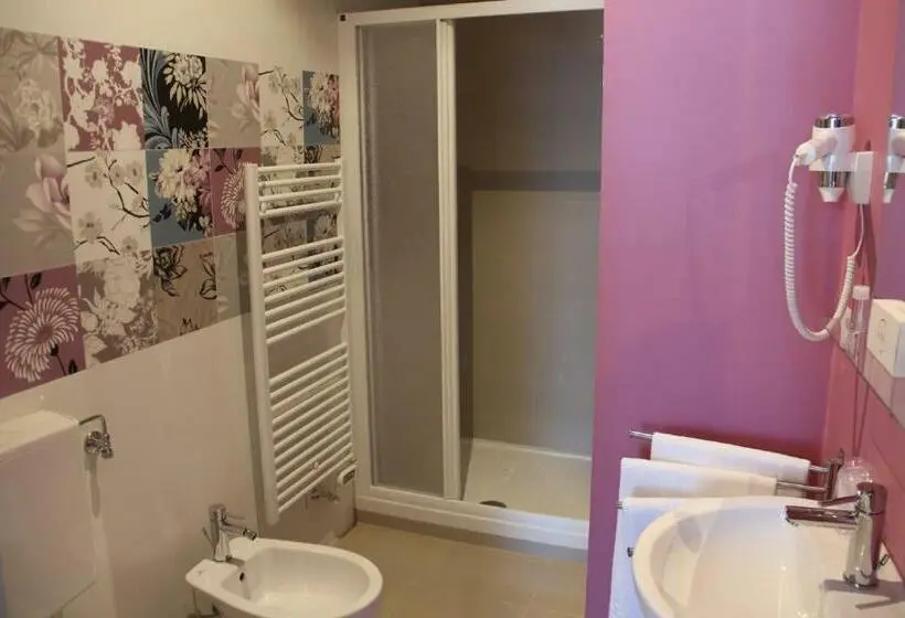 اتاق راحتی سه تخته, Locanda Al Volo Tor Bandena
