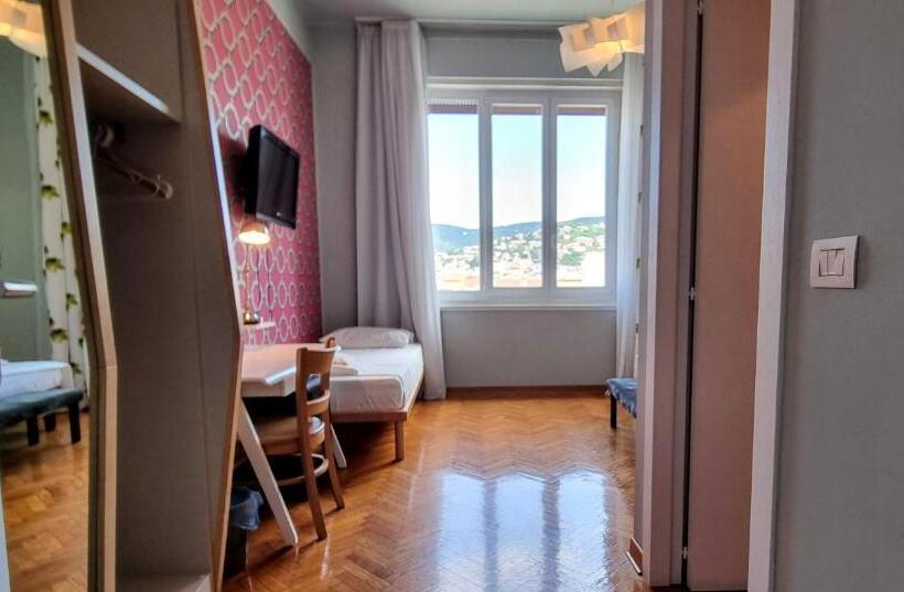 اتاق راحتی سه تخته, Locanda Al Volo Tor Bandena