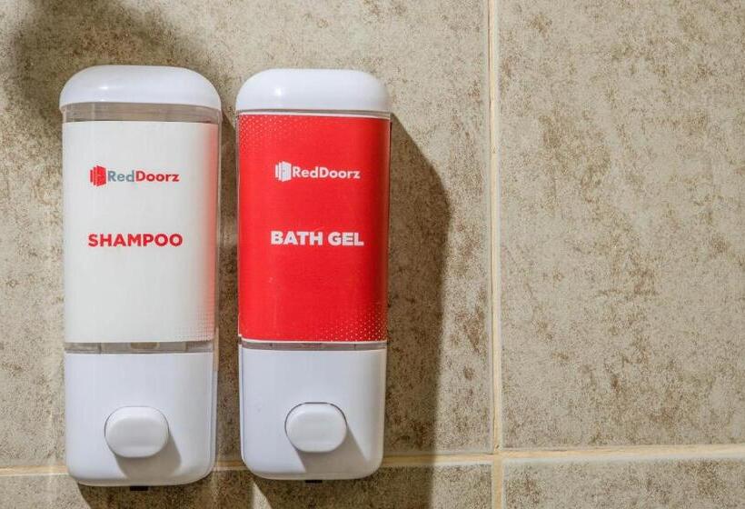 Номер Deluxe, Reddoorz Plus Near Rizal Junction