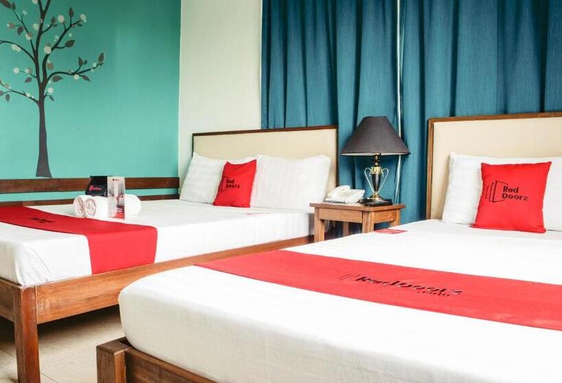 デラックスルーム, Reddoorz Plus Near Rizal Junction
