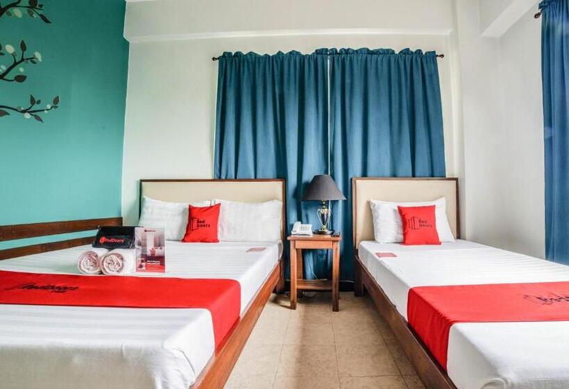 Номер Deluxe, Reddoorz Plus Near Rizal Junction