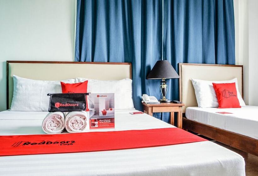Номер Deluxe, Reddoorz Plus Near Rizal Junction
