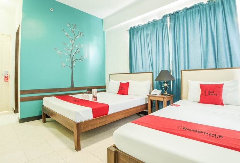 Номер Deluxe, Reddoorz Plus Near Rizal Junction