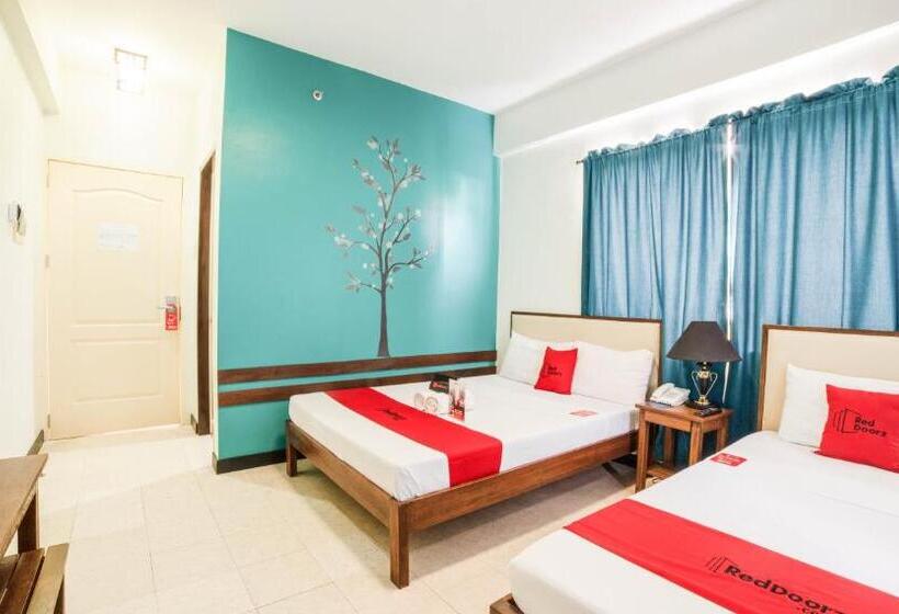 Номер Deluxe, Reddoorz Plus Near Rizal Junction