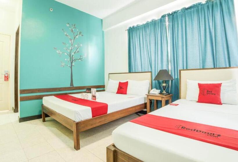 Номер Deluxe, Reddoorz Plus Near Rizal Junction