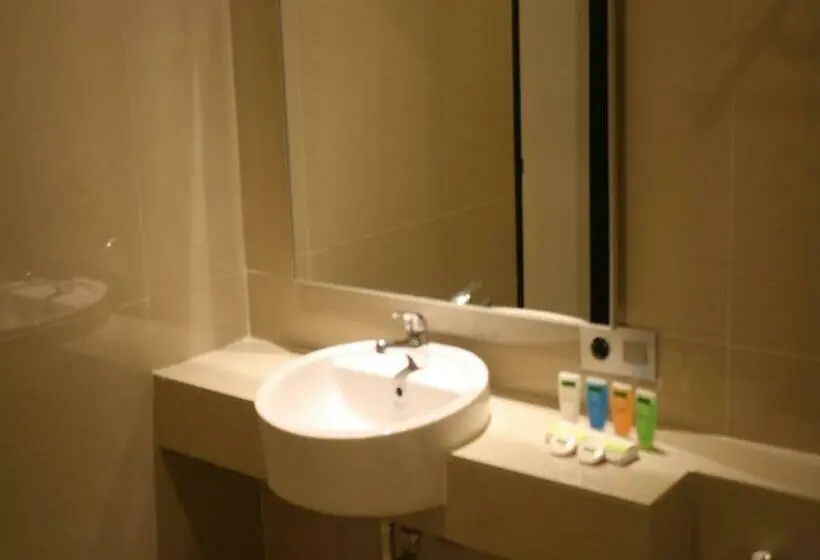 Superior-huone, Sparks Odeon Sukabumi Artotel Curated