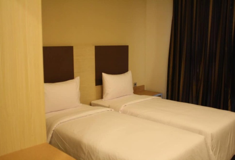 Номер Superior, Sparks Odeon Sukabumi Artotel Curated