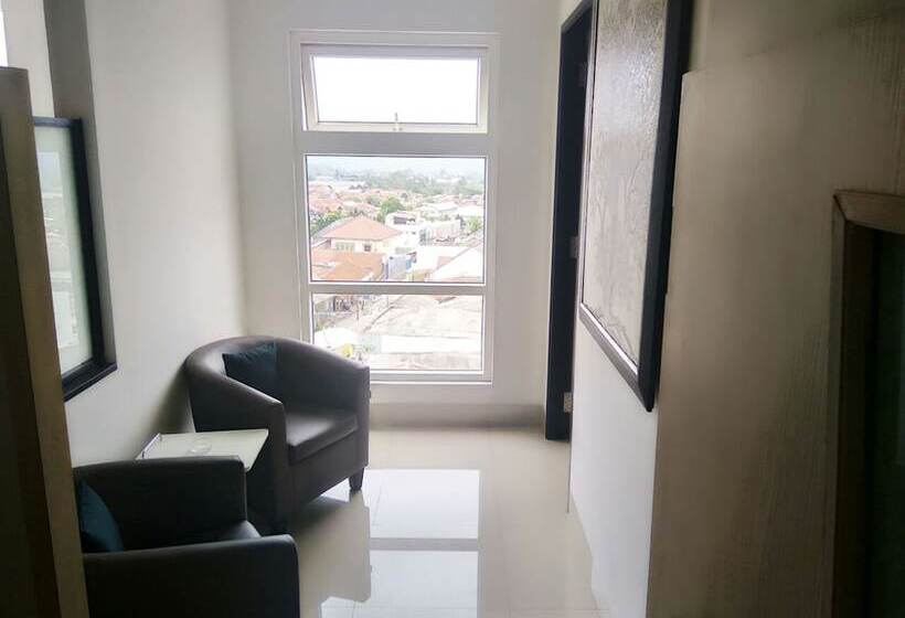 Номер Deluxe, Sparks Odeon Sukabumi Artotel Curated