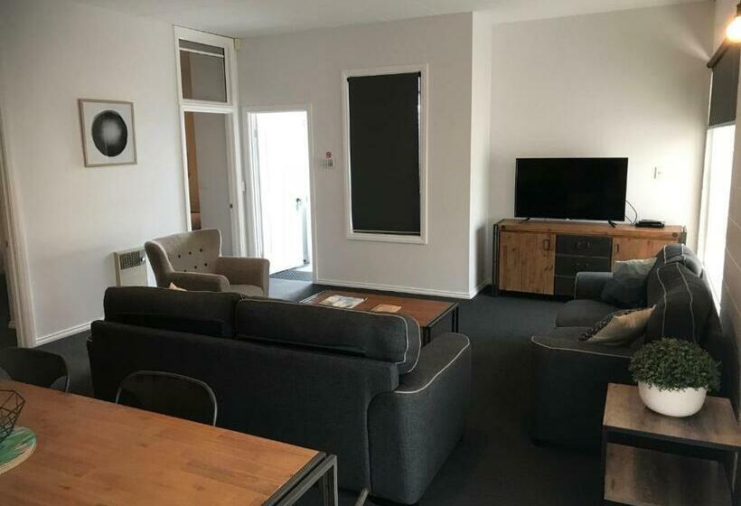 带2个卧室的公寓, Penguin Seaside Motel