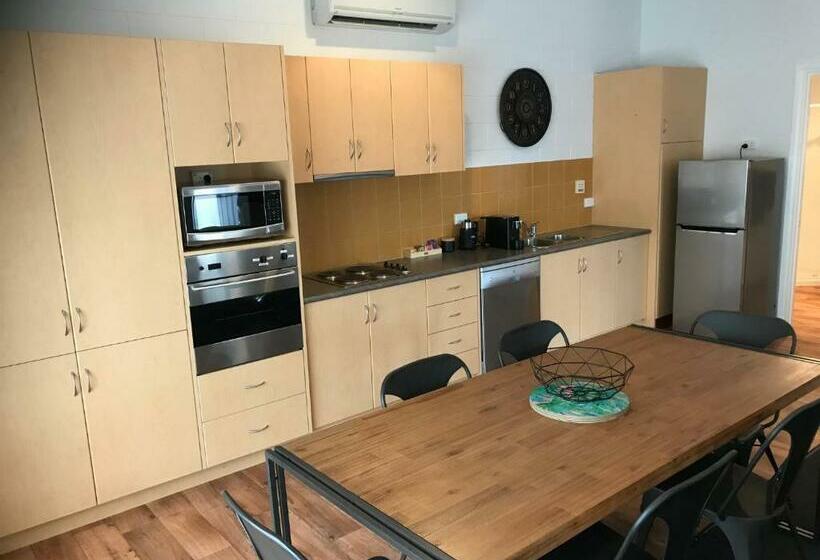 带2个卧室的公寓, Penguin Seaside Motel