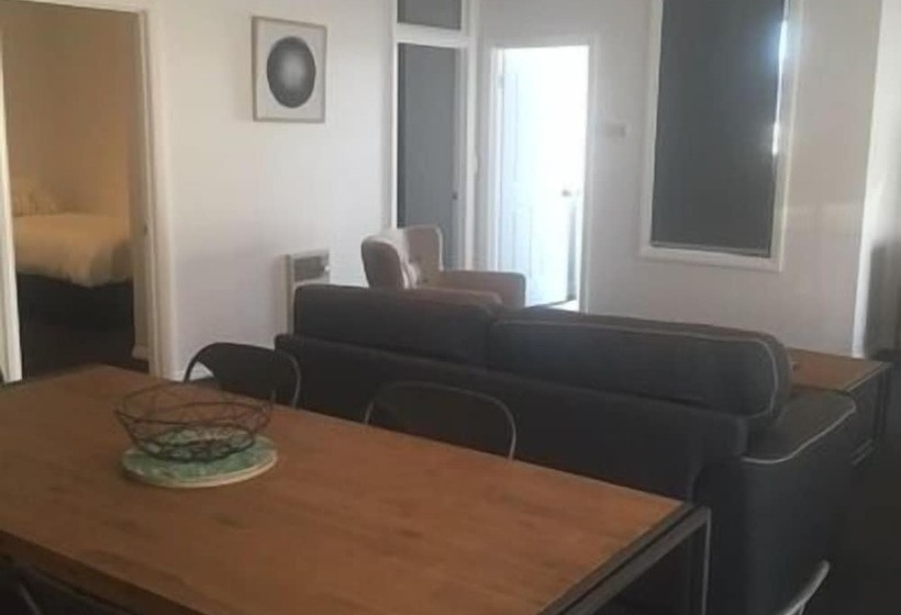 침실 2개 아파트, Penguin Seaside Motel