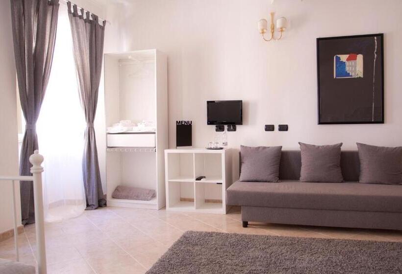 اتاق خانوادگی, 59 Steps Trevi