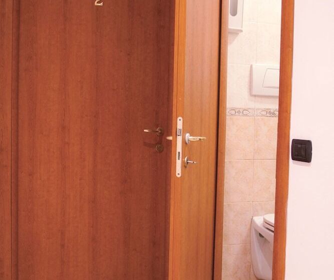 اتاق اکونومی, 59 Steps Trevi