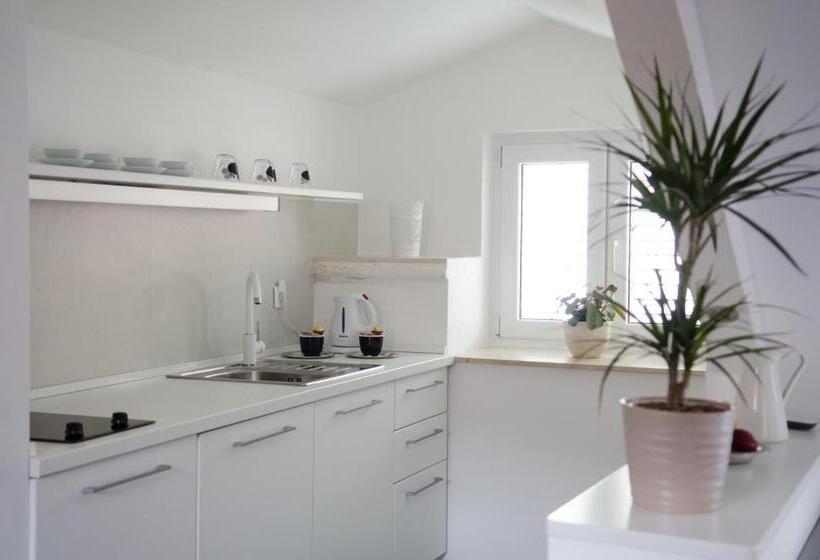 סטודיו דלוקס, Apartments And Rooms Lejletul