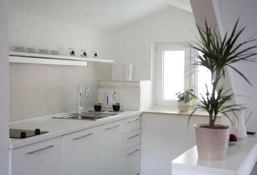 デラックススタジオ, Apartments And Rooms Lejletul