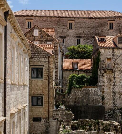 标准三人间, Apartments And Rooms Lejletul