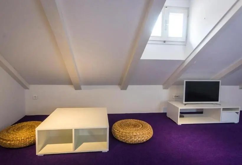 デラックススタジオ, Apartments And Rooms Lejletul