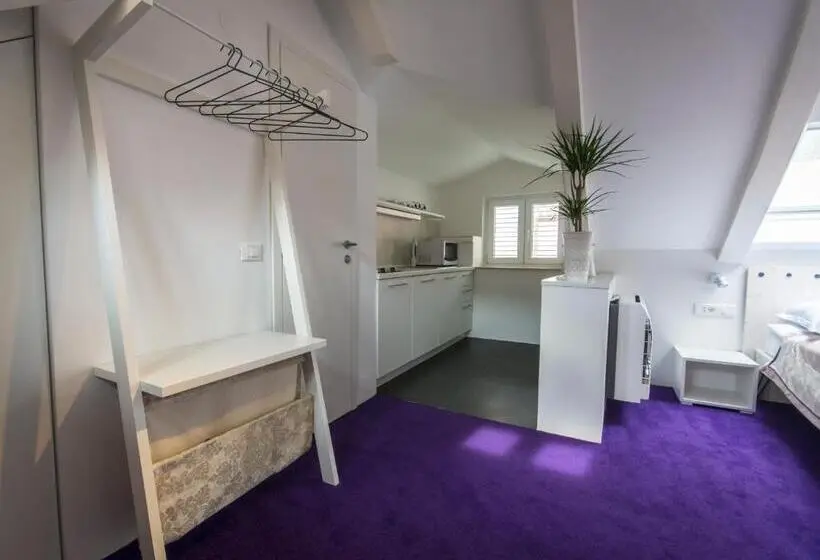 デラックススタジオ, Apartments And Rooms Lejletul