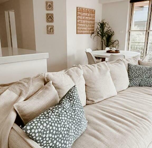 Апартаменты 1 Спальня с Балконом, Sea Breeze On Main Beach