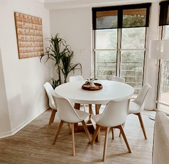 Апартаменты 1 Спальня с Балконом, Sea Breeze On Main Beach