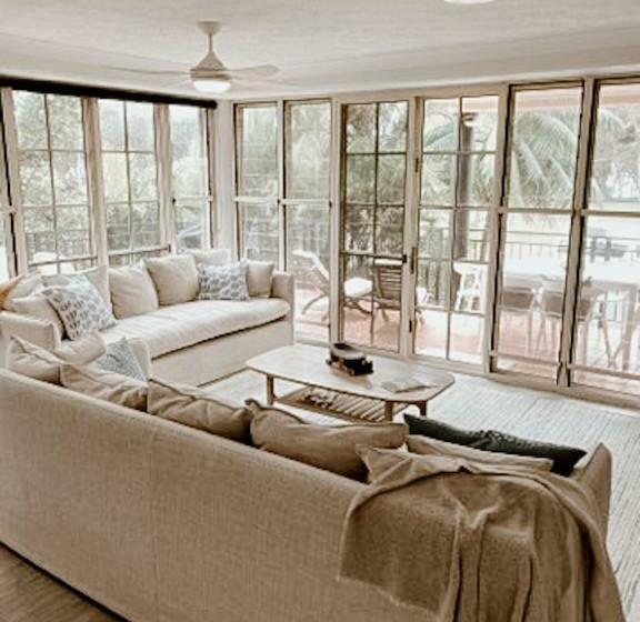 Апартаменты 1 Спальня с Балконом, Sea Breeze On Main Beach