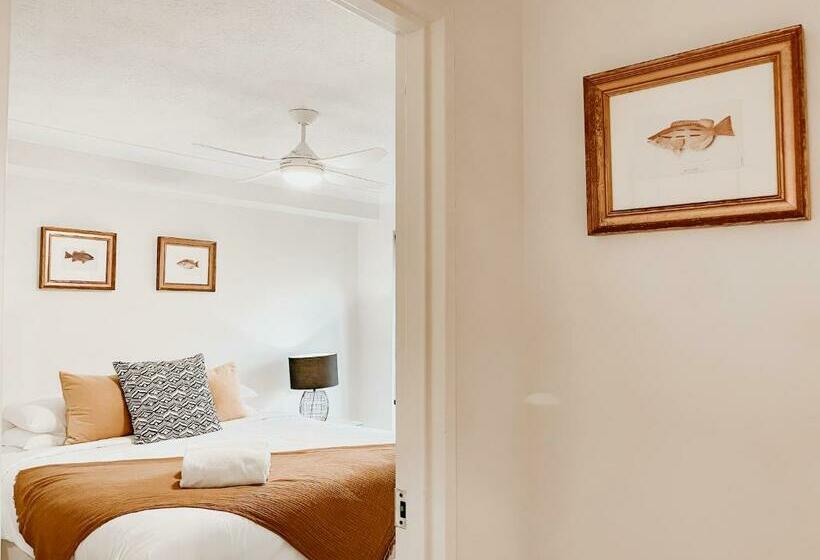 Апартаменты 1 Спальня с Балконом, Sea Breeze On Main Beach