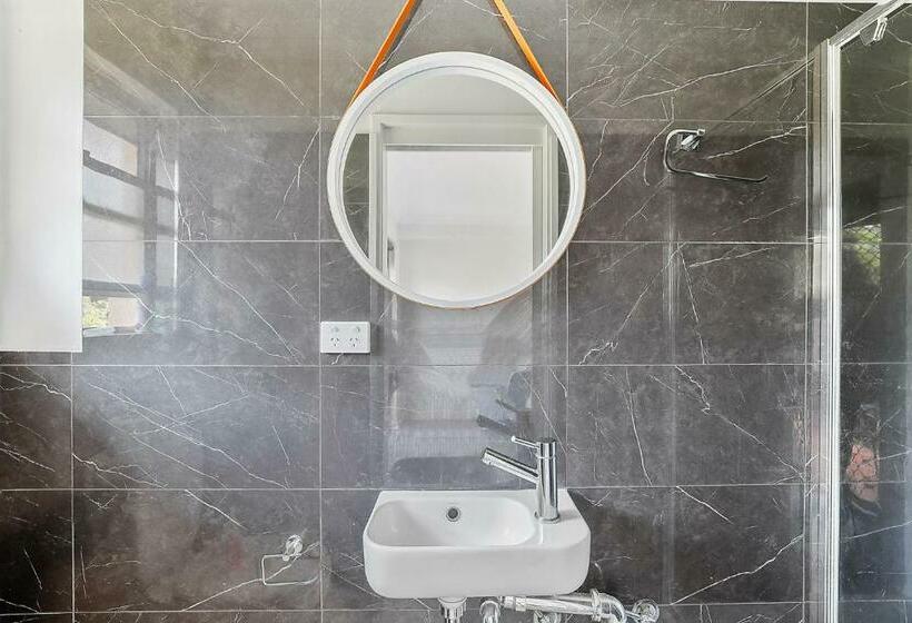 Апартаменты 1 Спальня с Балконом, Sea Breeze On Main Beach