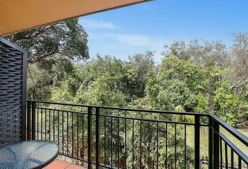 Апартаменты 1 Спальня с Балконом, Sea Breeze On Main Beach