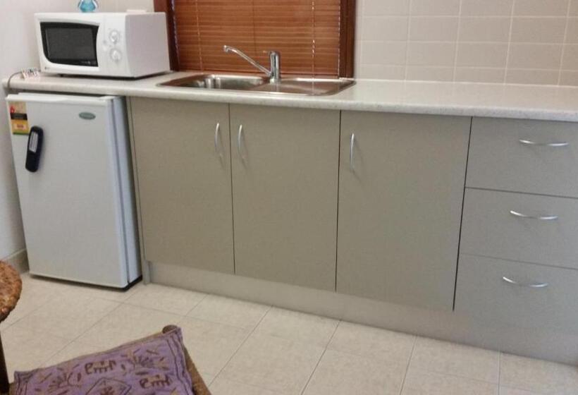 חדר סטנדרט נוף לגינה, Sonja S Bed And Breakfast