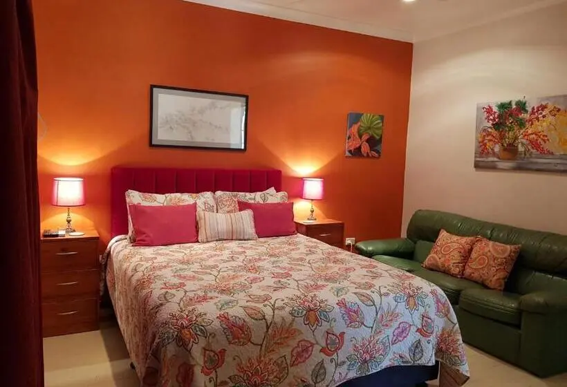 デラックスルーム, Sonja S Bed And Breakfast
