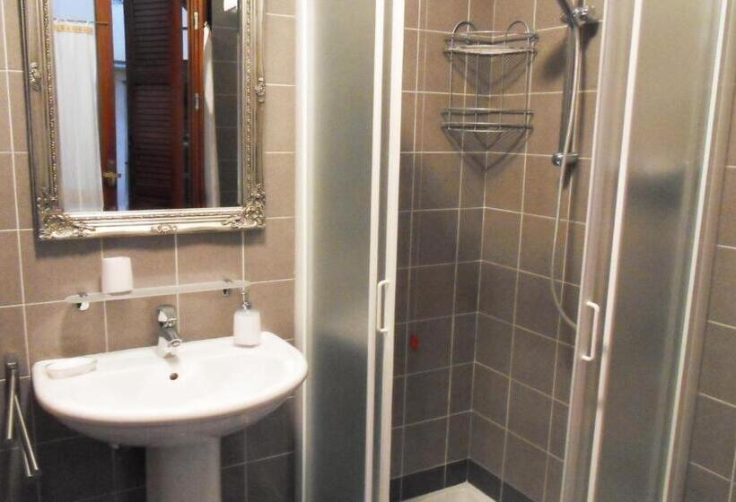 اتاق استاندارد با سرویس بهداشتی مشترک, Art&coffee