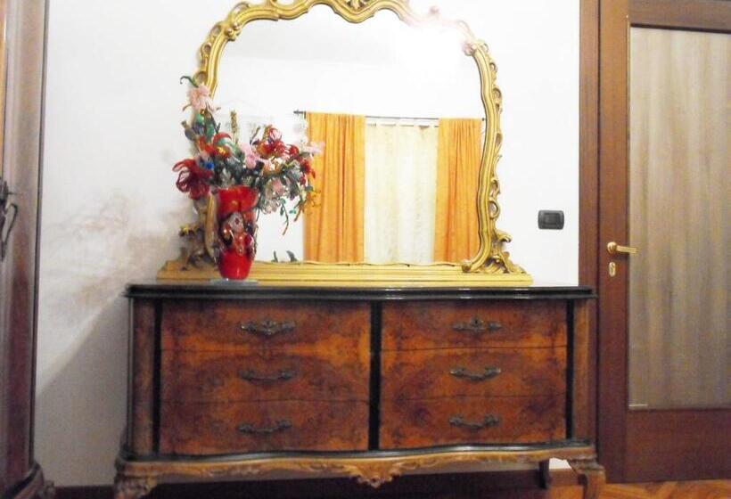 اتاق استاندارد با سرویس بهداشتی مشترک, Art&coffee