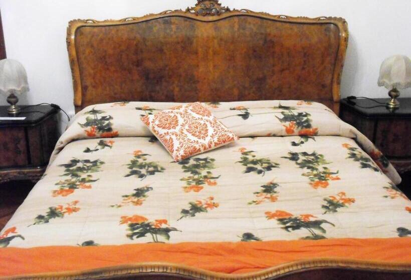 اتاق استاندارد با سرویس بهداشتی مشترک, Art&coffee