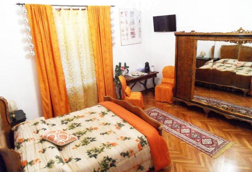 اتاق استاندارد با سرویس بهداشتی مشترک, Art&coffee