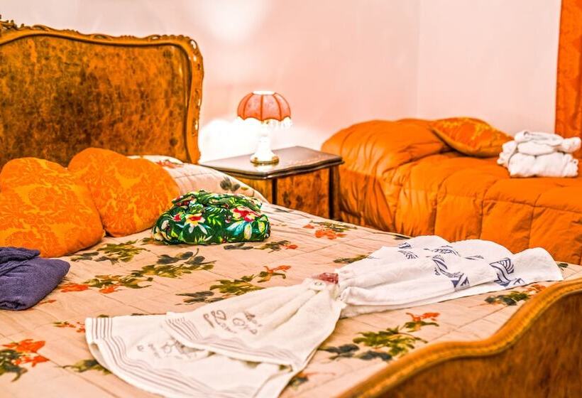 اتاق استاندارد با سرویس بهداشتی مشترک, Art&coffee