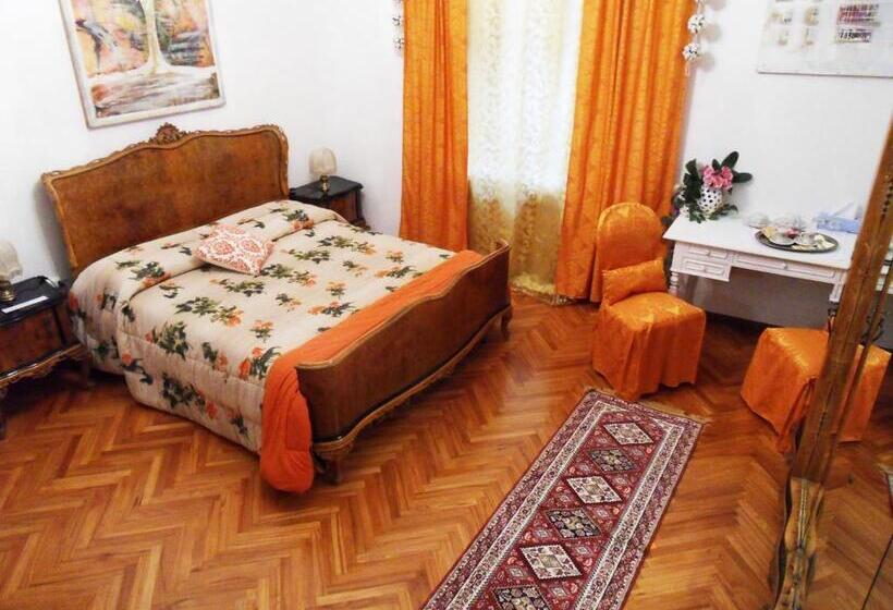 اتاق استاندارد با سرویس بهداشتی مشترک, Art&coffee