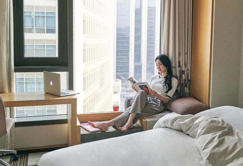 带大床的小型套房, Aloft Seoul Myeongdong