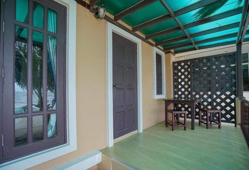 بنجلو قياسى مطل على البحر, Baan Faa Talaychan Resort