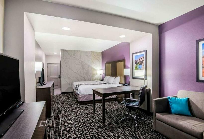 이그제큐티브 룸 킹사이즈 침대, La Quinta By Wyndham Pampa