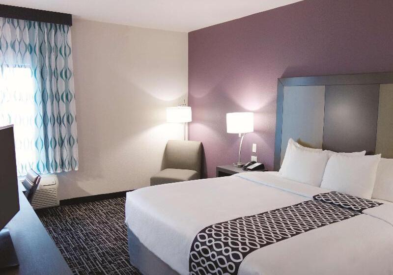 스탠다드 룸 킹사이즈 침대, La Quinta By Wyndham Pampa