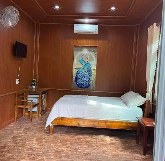 اتاق لوکس خانوادگی, Mayfair Valley