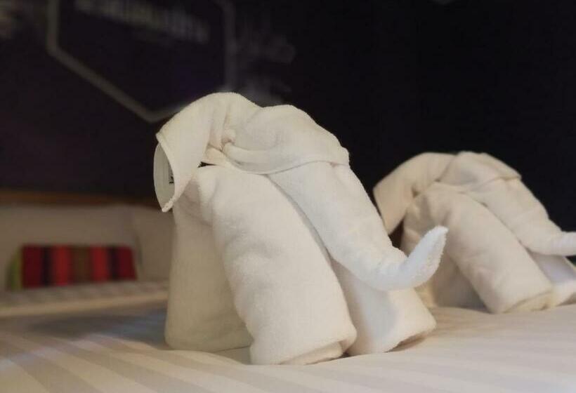 اتاق لوکس سه تخته, Siri Poshtel Bangkok