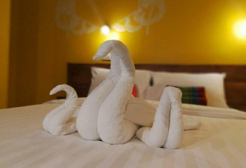 اتاق لوکس سه تخته, Siri Poshtel Bangkok